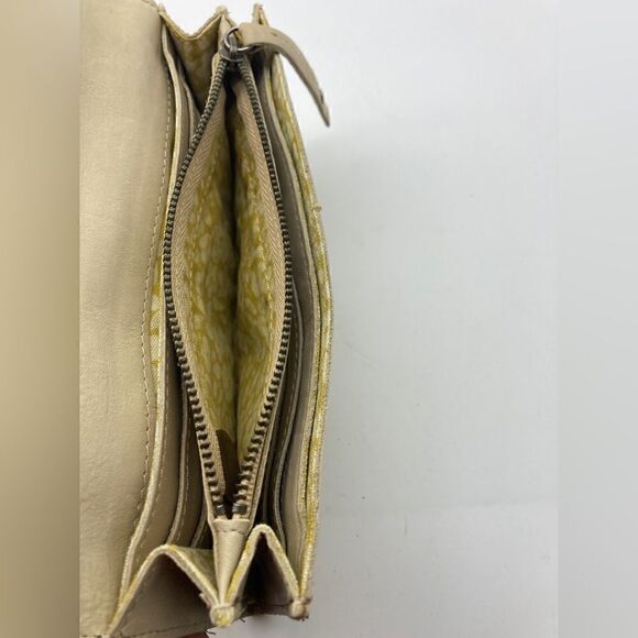 Fossil Genuine Leather Beige Wallet SWL 9689 - Picture 6 of 11